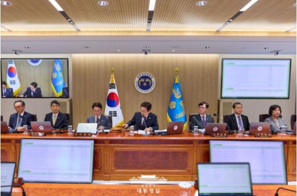 새 정부 첫 추경 국무회의 의결…이재명 대통령 '하루라도 빨리 집행' 기사 이미지