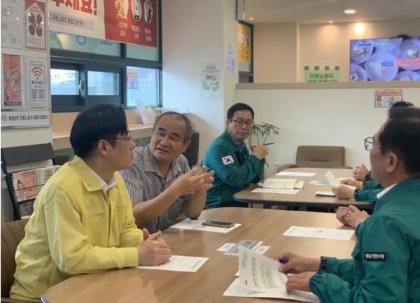 충남도 숨 막히는 더위 속 이동노동자 쉼터 현장 점검 기사 이미지