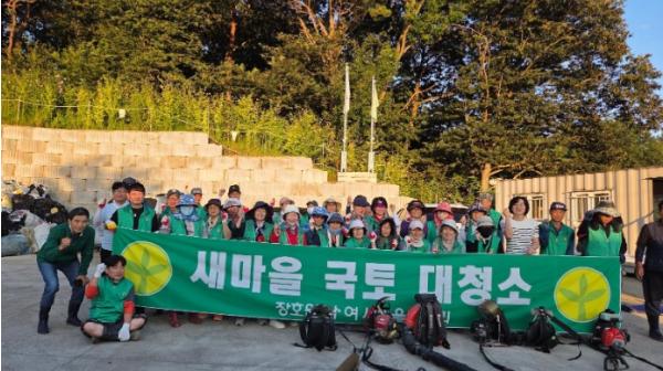 이천시 장호원읍 새마을남녀협의회, 도로변 제초 작업 및 환경정비 실시 기사 이미지