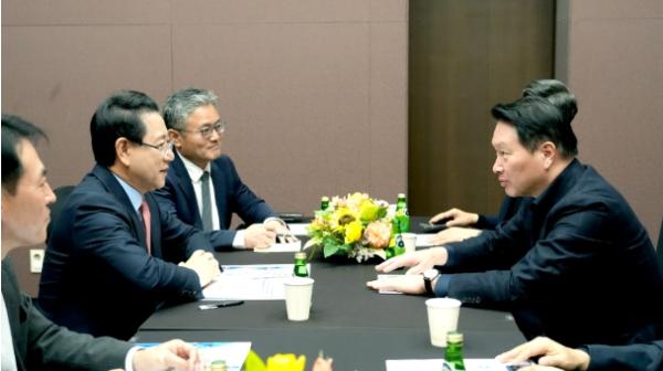 전남도, SK와 ‘AI 데이터센터 구축’ 위해 첫 만남 기사 이미지