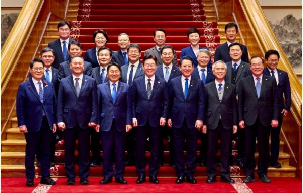 강기정 광주광역시장, 재정·산업·권한 이양 요청 이재명 대통령 전폭 지원 확인…동력 확보 기사 이미지